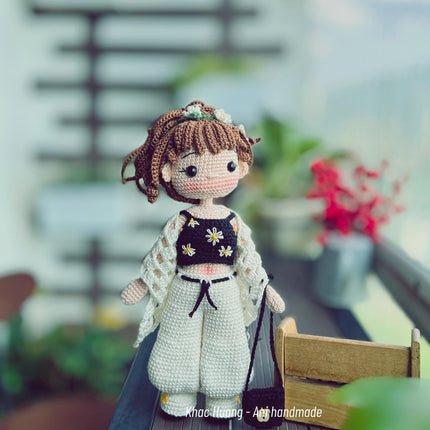 MAYA doll, Crochet PDF files in English, French,Spanish, Portuguese, German, aimigurumi doll pattern, Crochet doll pattern