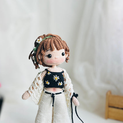 MAYA doll, Crochet PDF files in English, French,Spanish, Portuguese, German, aimigurumi doll pattern, Crochet doll pattern